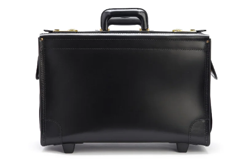 Leather luggage handles for a comfortable and stylish gripKorchmar Litigator