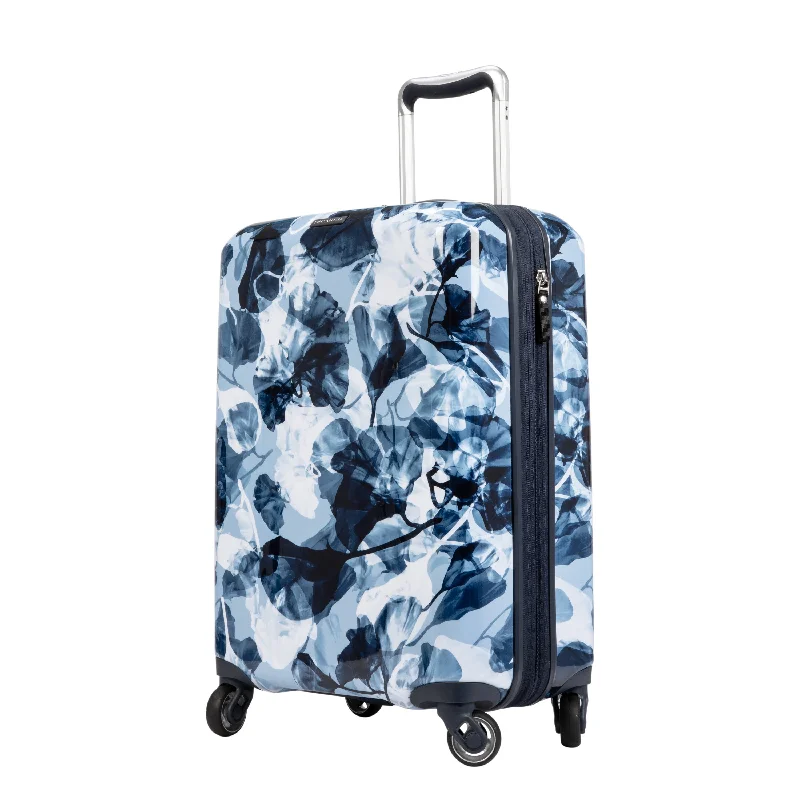Charging station travel adapters with multiple USB ports for powering devices on the goBeaumont 20" Spinner Carry-On Luggage Charging station travel adapters with multiple USB ports for powering devices on the goBeaumont 20" Spinner Carry-On Luggage