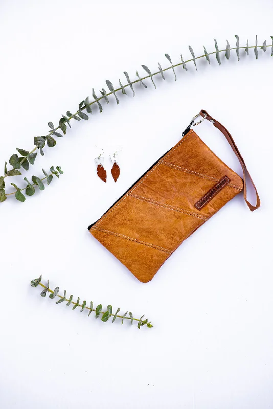 Money clips with built-in bottle openersMoney clips with built-in bottle openersTwo Shades of Leather Pouch Money clips with built-in bottle openersMoney clips with built-in bottle openersTwo Shades of Leather Pouch