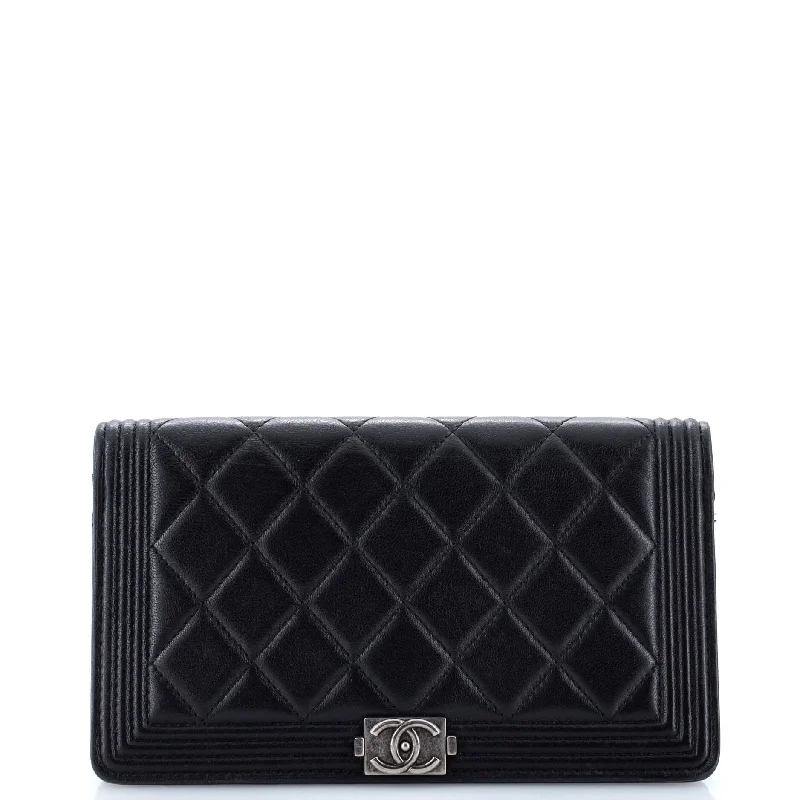 How to choose the right money clipBoy Wallet on Chain Quilted Lambskin