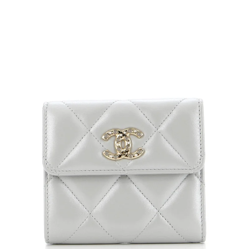 How to clean and maintain metal money clipsCC Pearl Trifold Wallet Quilted Iridescent Lambskin Small How to clean and maintain metal money clipsCC Pearl Trifold Wallet Quilted Iridescent Lambskin Small