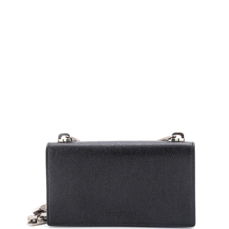 Eco-friendly money clips made from sustainable materialsEssential Wallet on Zipper Chain Leather Eco-friendly money clips made from sustainable materialsEssential Wallet on Zipper Chain Leather
