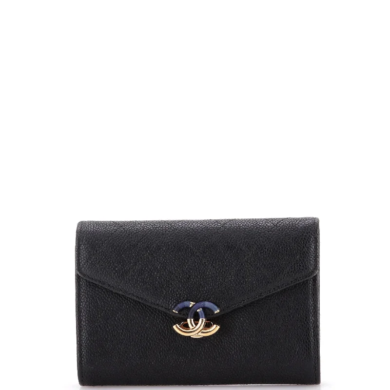 How to choose the right money clipThread Around Flap Wallet Quilted Caviar Compact